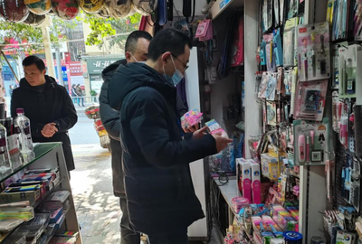 查扣“三無(wú)”玩具31件——通川區(qū)大北街市場(chǎng)監(jiān)管所開(kāi)展兒童用品玩具安全守護(hù)行動(dòng)